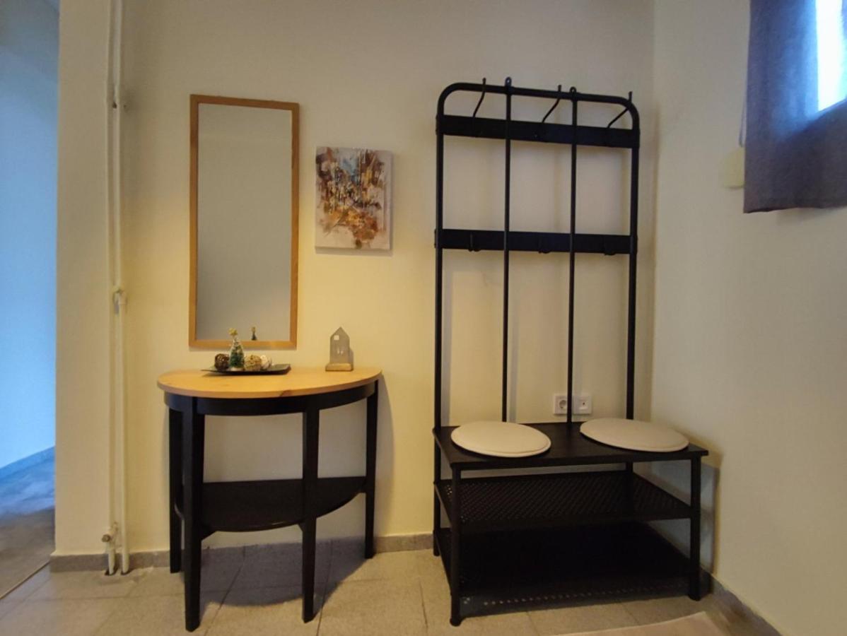 Wood & White Apartment In Historic Center With 2 Bedrooms อิโออันนินา ภายนอก รูปภาพ
