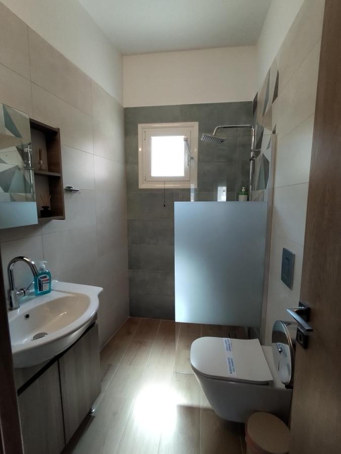 Wood & White Apartment In Historic Center With 2 Bedrooms อิโออันนินา ภายนอก รูปภาพ